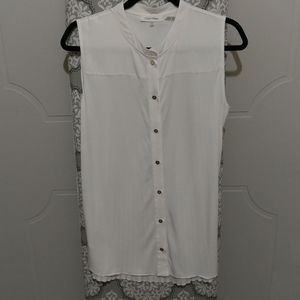 Sleeveless blouse